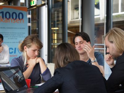 Deelnemers 1000 Kansen tijdens een CV-workshop