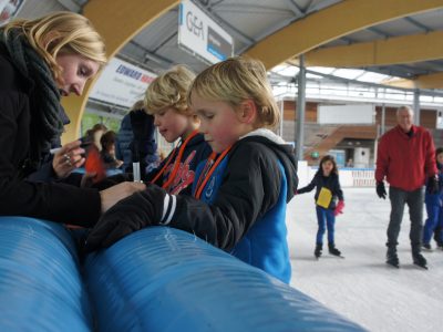Vondelschool Aerdenhout schaatst enkele duizenden rondjes voor Kenia en 3FM Serious Request