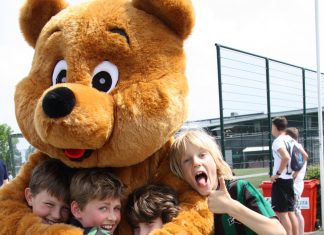 Opnieuw mooie donatie Kika Jeugdtoernooi S.V. Alliance ’22