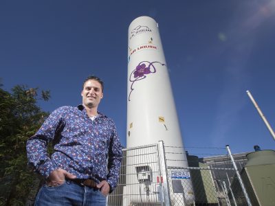 Melvin Tesselaar voor zijn Co2 silo.