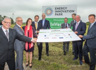 Expertisecentrum InVesta voor groen gas en biomassavergassing naar Alkmaar VLNR: Eric Bakker, Liander Piet Bruinooge, burgemeester Alkmaar Vera Pieterman, Ministerie EZ Jack van der Hoek, gedep. PNH Robbert kleiburg, ECN Thijs Pennink, NHN René Zwanepol, Taqa Dirk van der Bijl, Inholland Frank Brandsen, Energyvalley