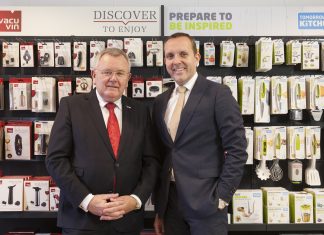 Bernd Schneider draagt International Innovation Company B.V. over aan zoon