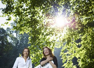Retailtrends benoemt Nederlandse modepionier uit Haarlem tot RetailRookie 2016-2017 Bellamy Gallery (vlnr Imke Bens en Mireille van der Sprong). Ffto: Merlijn Doomernik.