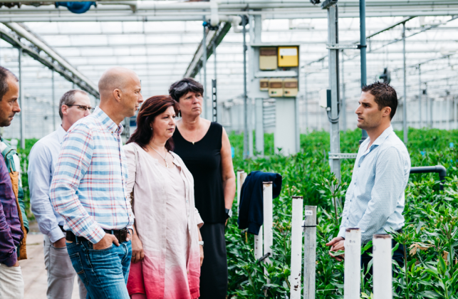 vlnrL René Hogeveen (HVC) Jan-Peter Born (HVC) Tjeerd de Groot (2e kamerlid D66) Claudia Weemhof (Statenlid D66) Rian van Dam (Greenport NHN), Melvin Tesselaar (Tesselaar Alstroemeria)