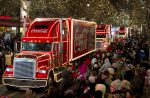 Coca Cola Weihnachtstruck fahren durch Berlin