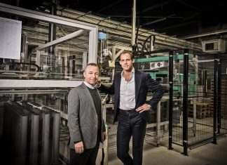 Moulding Industries slaat opnieuw strategische slag op markt van hoogwaardige kunststoffabricaten Bart Gravendeel en Paul Harkema.
