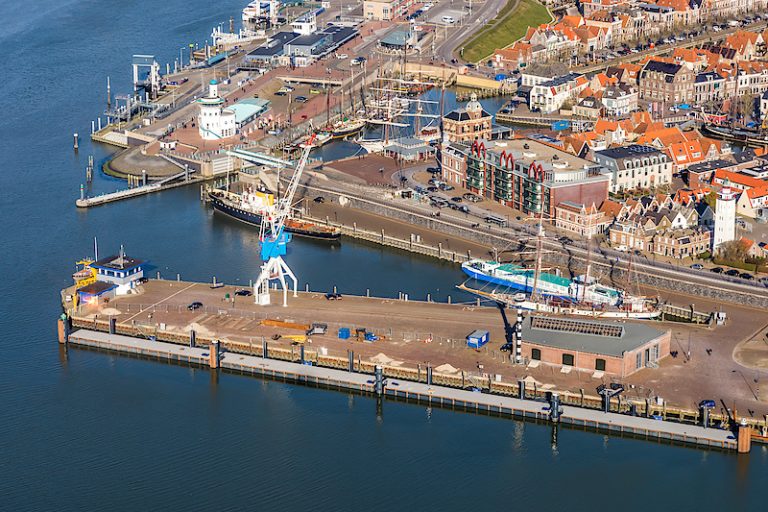 Ondertekening Letter of intent en Pact van Marrum tijdens Wadden Seaport Conference Harlingen ter ontwikkeling havens naast beschermd werelderfgoed Waddenzee
