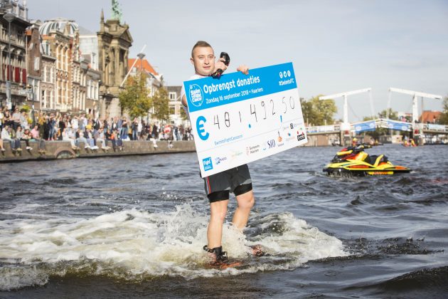 Overhandiging Cheque Swim to Fight Cancer Haarlem (foto door Renata Jansen)