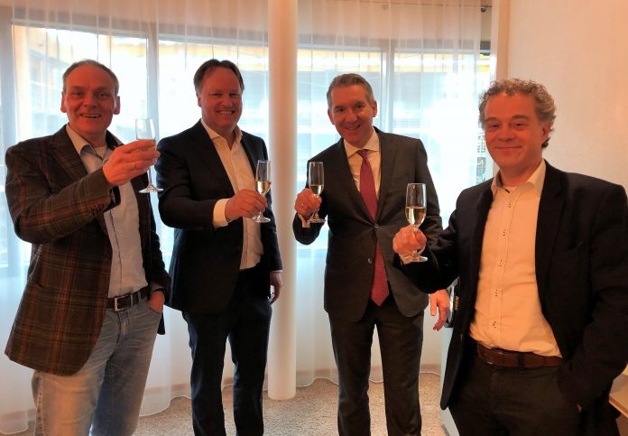 VLNR Fred Roethof (ITrainee) - Ad van Sprang (nieuwe directeur ITrainee) - Robert de Boeck (Antea) - Noud Jacobs (ITrainee).