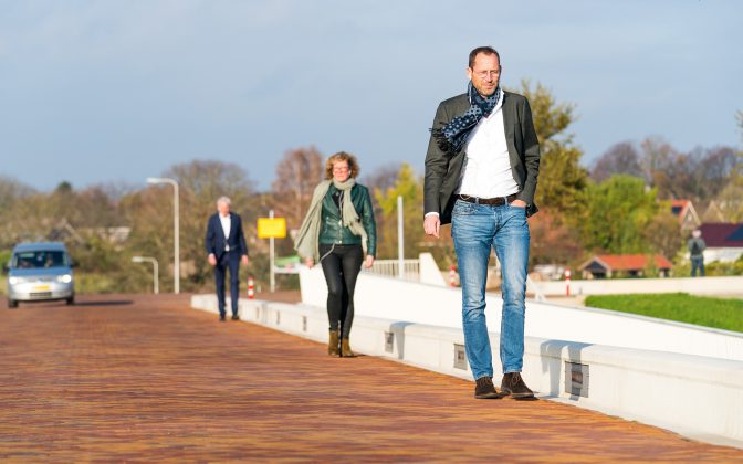 Persfoto, van voor naar achter: Bas Tomassen, Caroline Swanenberg, Paul Sanders.