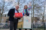 Winnaar Mara ontvangt prijs van wethouder Harold Halewijn (5)