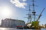 Winnaars Plastic Whale Bokaal groep 8 van De Parkiet uit Den Haag plasticvissen voor het Scheepvaartmuseum