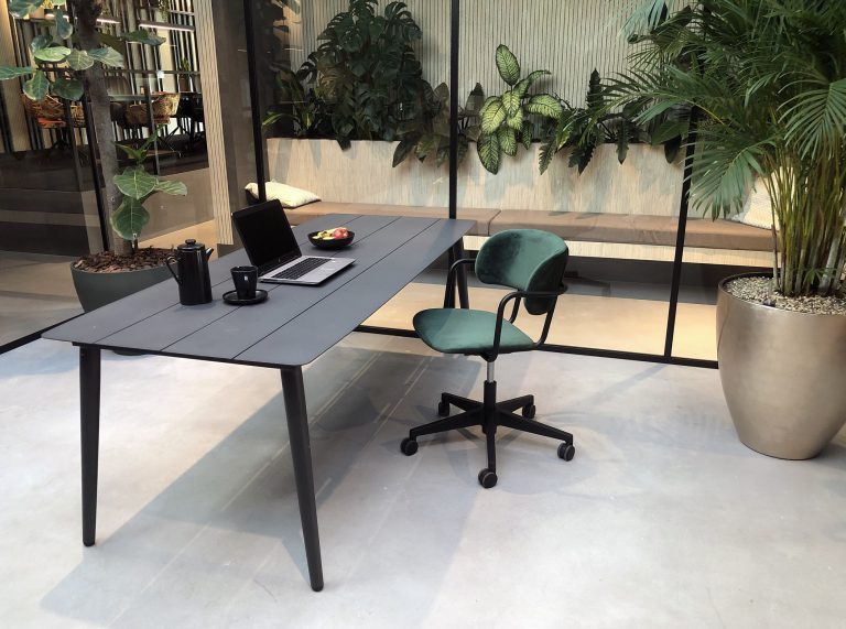 AVerest Capital investeert in 706 Seating Group, de grootste Europese private label-leverancier van hoogwaardige stoelen