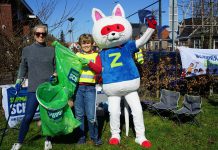 Zwerfkattie moedigt vrijwilligers aan tijdens landelijke Opschoondag in Wormerland In Oostzaan was iedereen welkom voor een grijper en vuilniszak