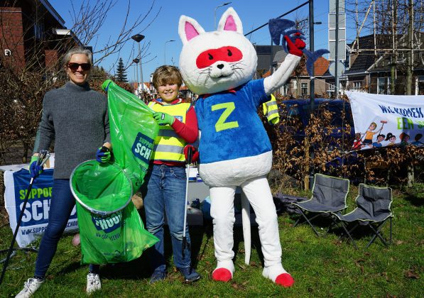 In Oostzaan was iedereen welkom voor een grijper en vuilniszak