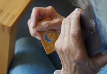 Zwakke blaas behoedt Corina (82) voor bankhelpdeskfraude