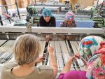 Women installing weavingmachine in plant Turkey