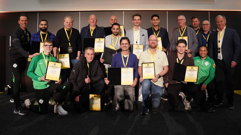 Fevzi uit Amsterdam en Etienne uit Westervoort verkozen tot Amateurscheidsrechter van het Jaar 2022