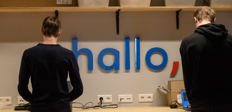 hallo, versterkt zich met KLAR Partners om leidende IT service provider voor MKB in Europa te worden