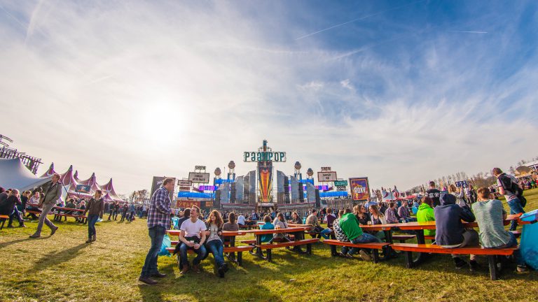 Mebu neemt FoldTable over en versterkt positie in festivalmarkt
