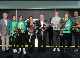 Winnaars bekend 2e editie Amateurscheidsrechter van het Jaar Verkiezing vlnr: Marc van Erven, Franca Overtoom, Özge Avci, Sylvia Hoogervoorst, Piet van Montfort, Stijn Nieboer, Ruben van Klinken, Sjoerd Mossou.