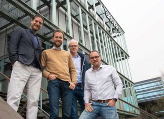 Solvari versterkt marktleiderschap door overname Offerte.nl vlnr: Dick Voller (Offerte.nl COO), Oscar Knoeff (Offerte.nl CEO), Joep Ketelaar (CEO Solvari) en Dennis van den Bos (Founder Solvari)