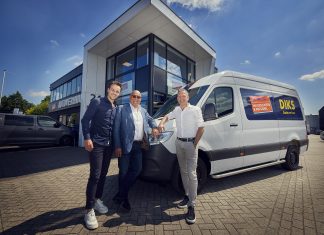 DIKS Autoverhuur lijft vestigingen Van Dusschoten & Van Ginkel in V.l.n.r Niels Diks, Ronald Diks, Gerard Spoor. Fotograaf: Bastiaan Musscher.