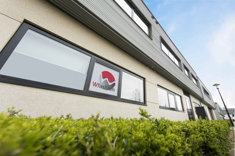 HVEG neemt W Fashion Groep over en rondt overname RNF Group af