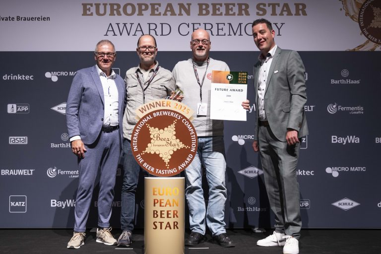 (links) Georg Rittmayer, President of Private Brauereien Bayern(midden links) Erwin Klijn, Manager Export, Sustainability and Business Development bij Jopen Bierbrouwerij naast Michel Ordeman, algemeen directeur bij Jopen Bierbrouwerij (midden rechts) Martin Schimpf, President of Private Brauereien Deutschland (rechts)