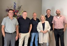 Miles Research versterkt positie met overname van AI-gedreven feedbackplatform Focus Feedback vlnr: Dirk van Kemenade (Miles), Wim Graafmans (Miles) Dave Wurms (FF), Mary Boeyink (FF), Koen van Nijnatten (Miles) en Eric Landwaart (Miles).